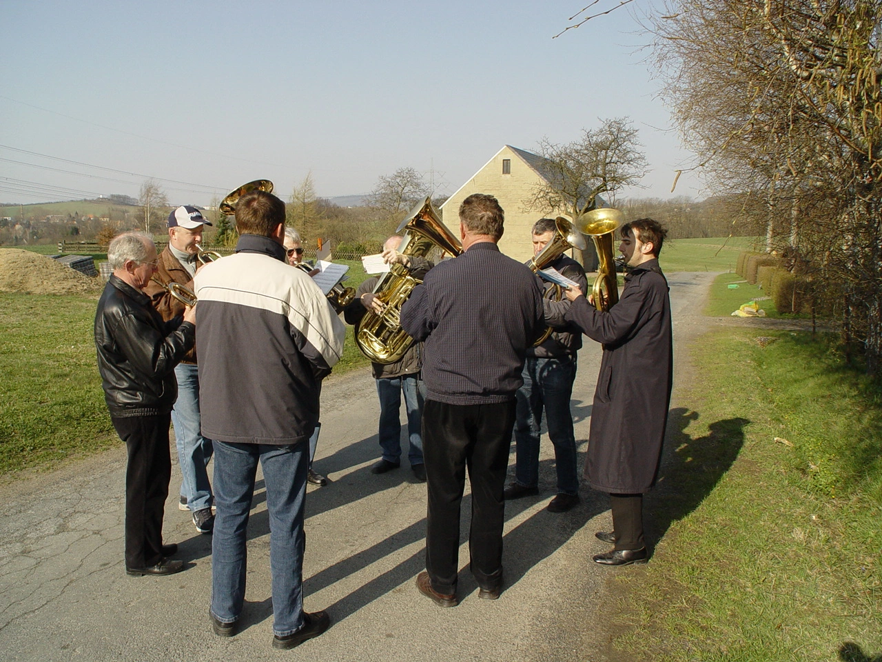 Musiker auf einem Weg bei Tageslicht, 2003