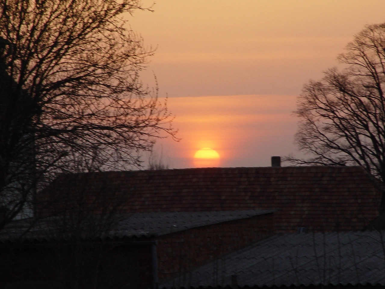 Sonnenaufgang über Berthelsdorf zu Ostern 2003